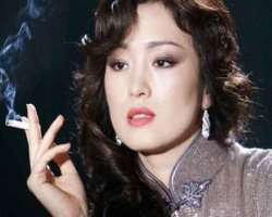 Gong Li smoking